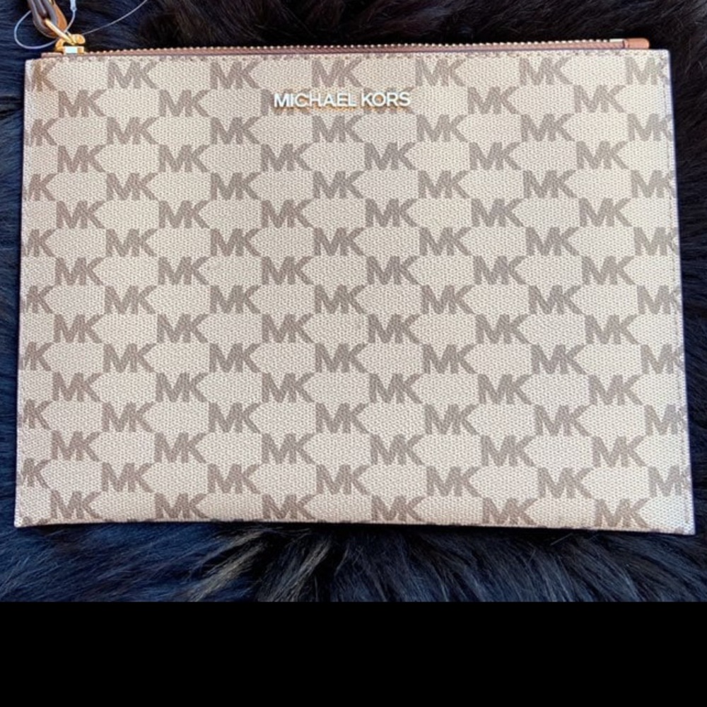 Michael Kors Wristlet